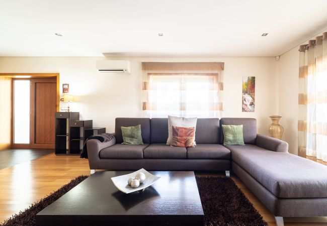 Casa em Braga - Casa de Palmeira by House and People Casa em Braga - Casa de Palmeira by House and People