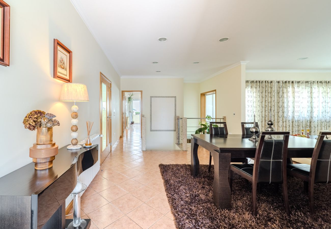 Casa em Carapeços - Casa Ar-Belo by House and People 