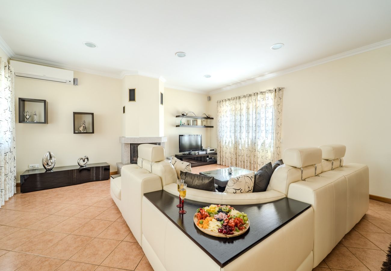 Casa em Carapeços - Casa Ar-Belo by House and People 