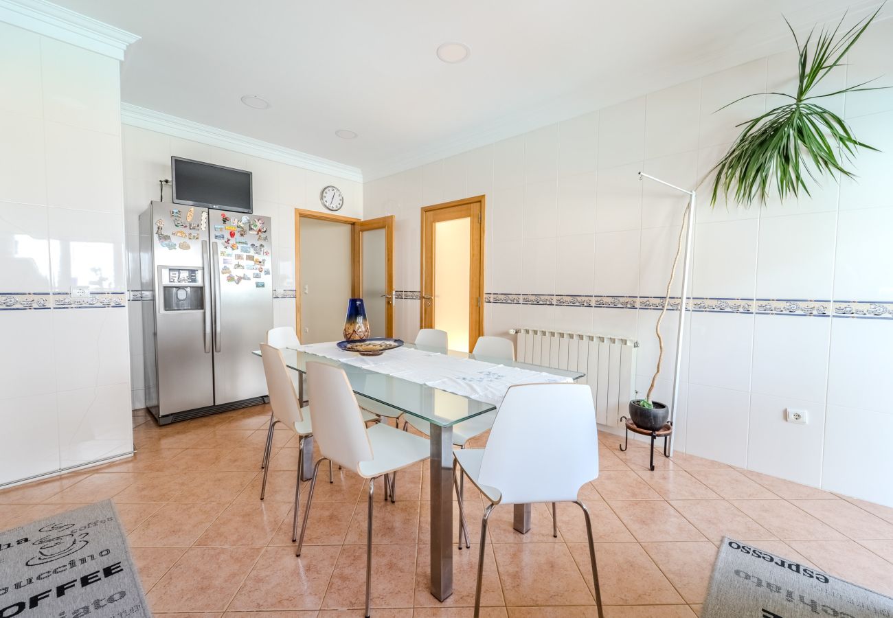 Casa em Carapeços - Casa Ar-Belo by House and People 