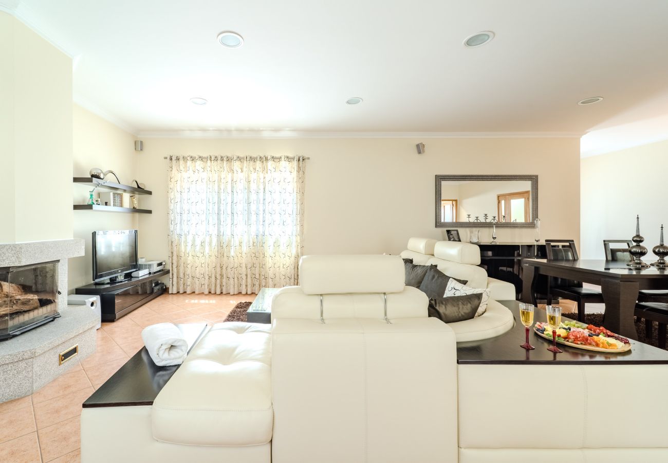 Casa em Carapeços - Casa Ar-Belo by House and People 