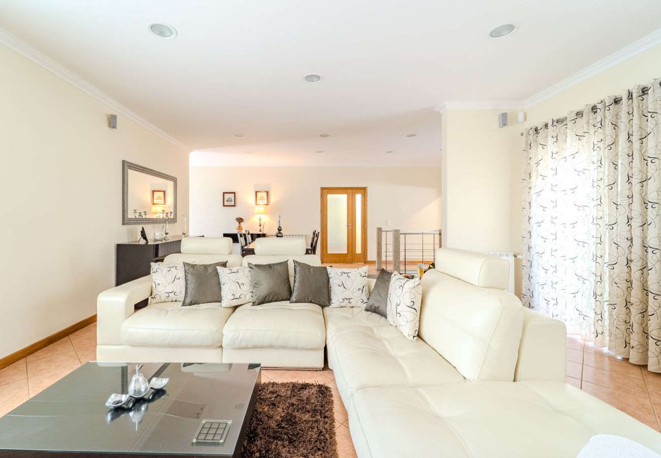 Casa em Carapeços - Casa Ar-Belo by House and People 