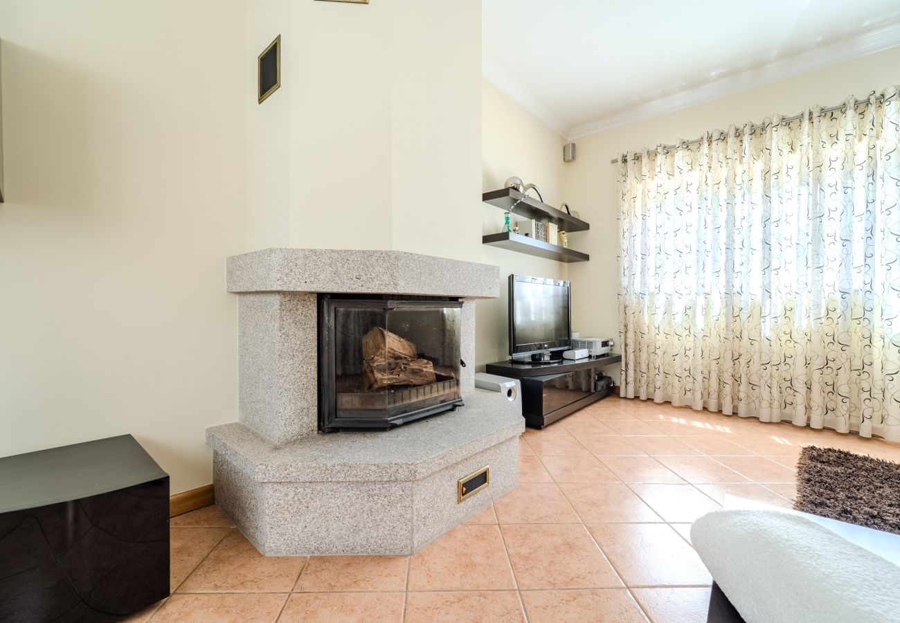 Casa em Carapeços - Casa Ar-Belo by House and People 