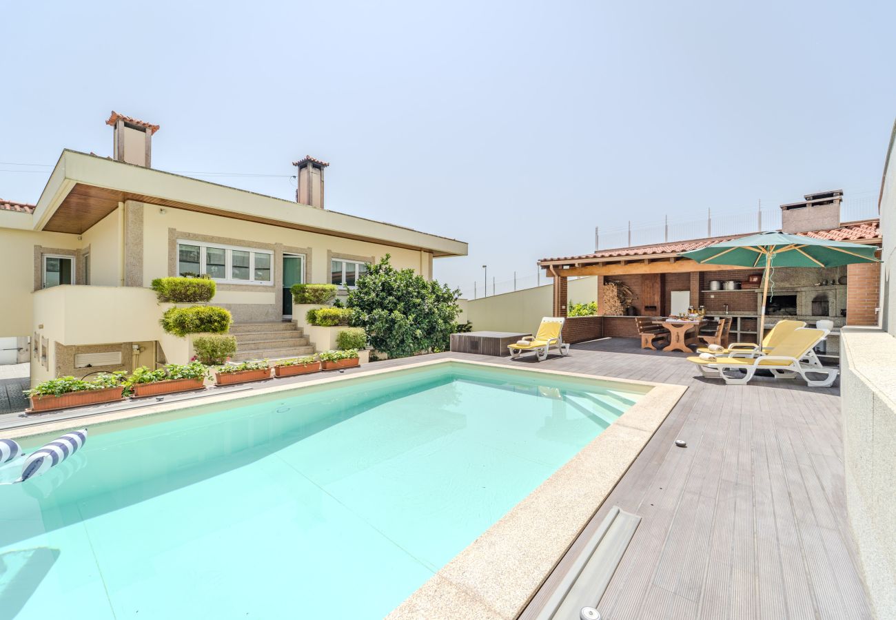 Casa em Carapeços - Casa Ar-Belo by House and People 