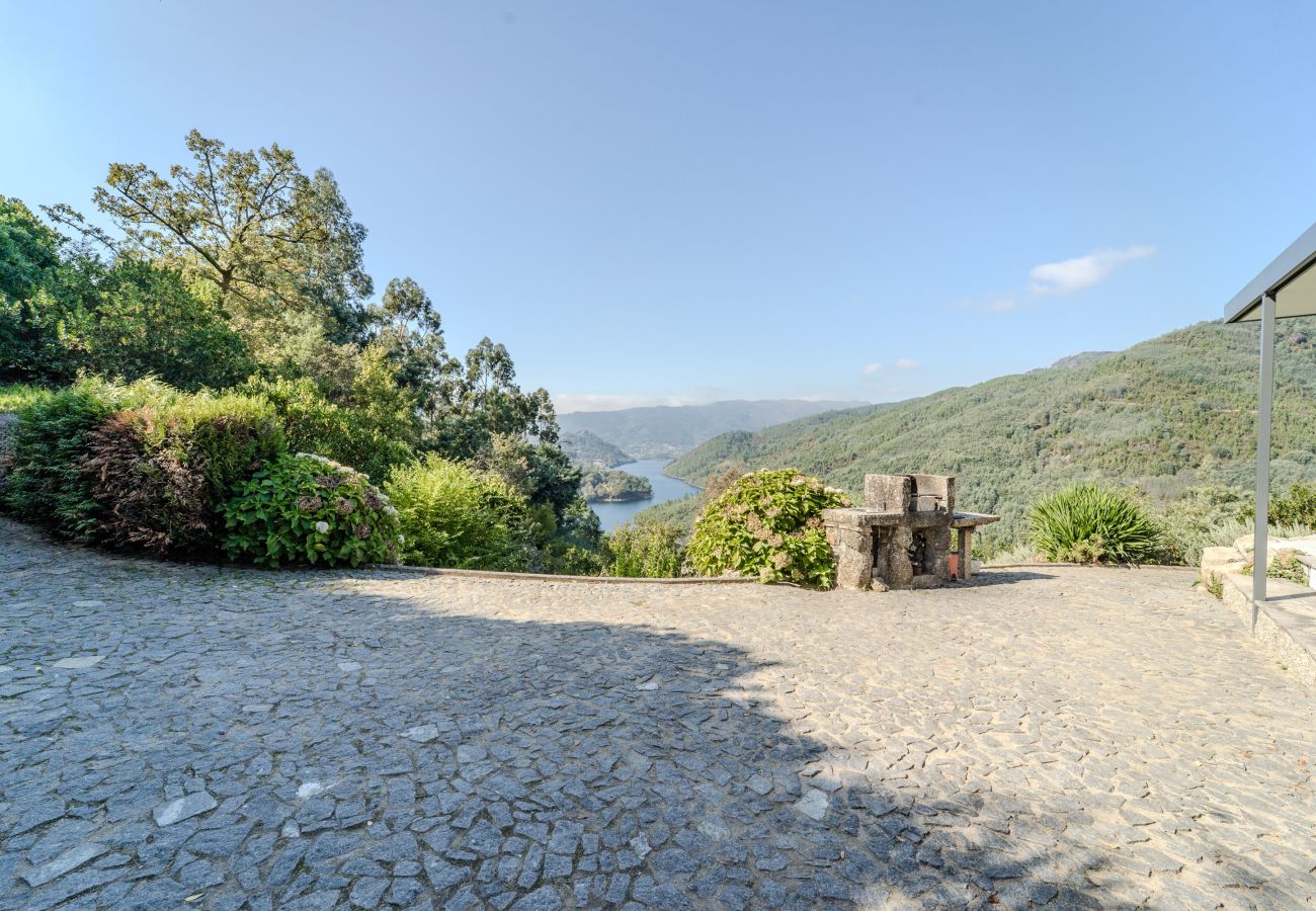 Casa em Vieira do Minho - Sorte das Gestaças by House and People