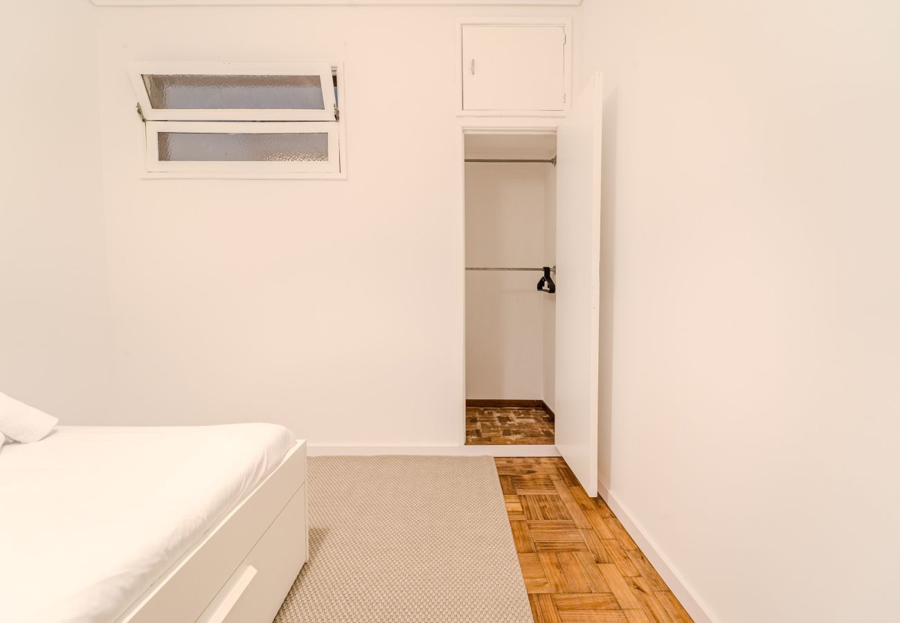 Apartamento em Braga - El&amp;amp;amp;amp;amp;iacute;sio&amp;amp;amp;amp;amp;#039;s Urban Apartment by House and People 