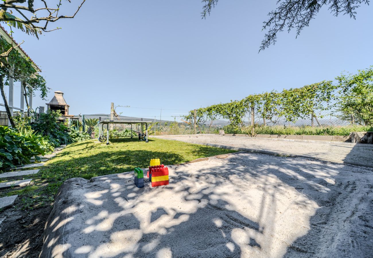 House in Guimarães - Gondomar Guimarães - Moradia V3 com piscina natural by House and People