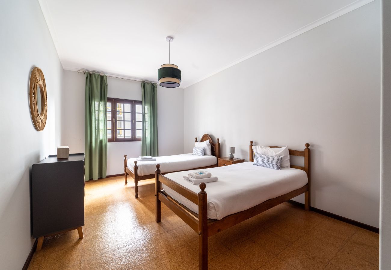 House in Viana do Castelo - Amorosa Villa, 500m from the beach by House and People