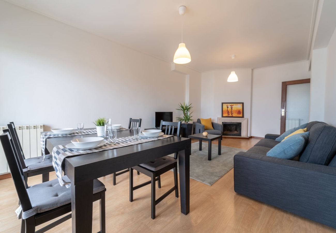 Apartment in Braga - Artur Bivar - T4 familiar junto ao parque desportivo da Rodovia - Braga