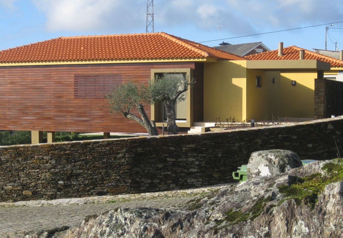 House in Caminha - Casa Campo da Eira by House and People