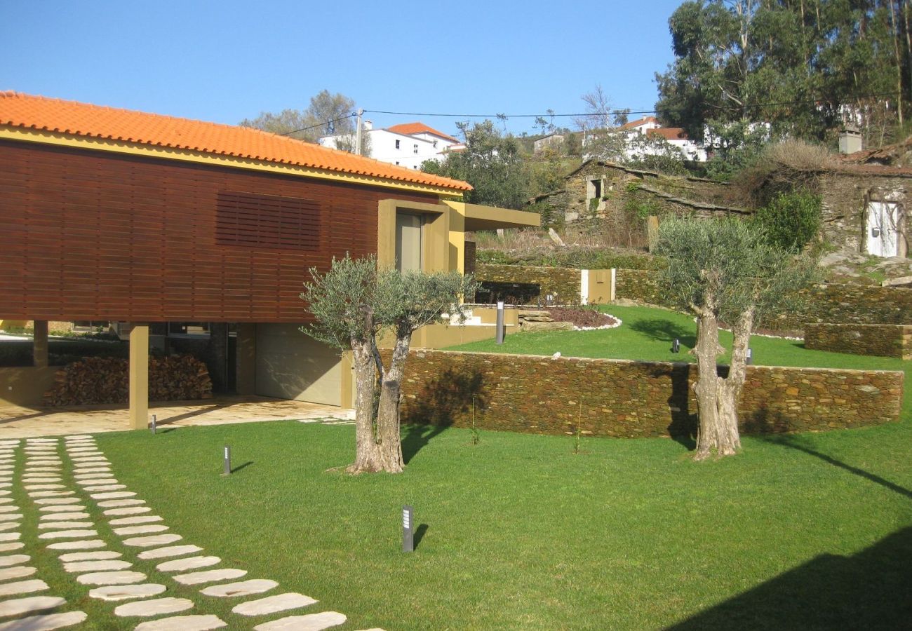 House in Caminha - Casa Campo da Eira by House and People