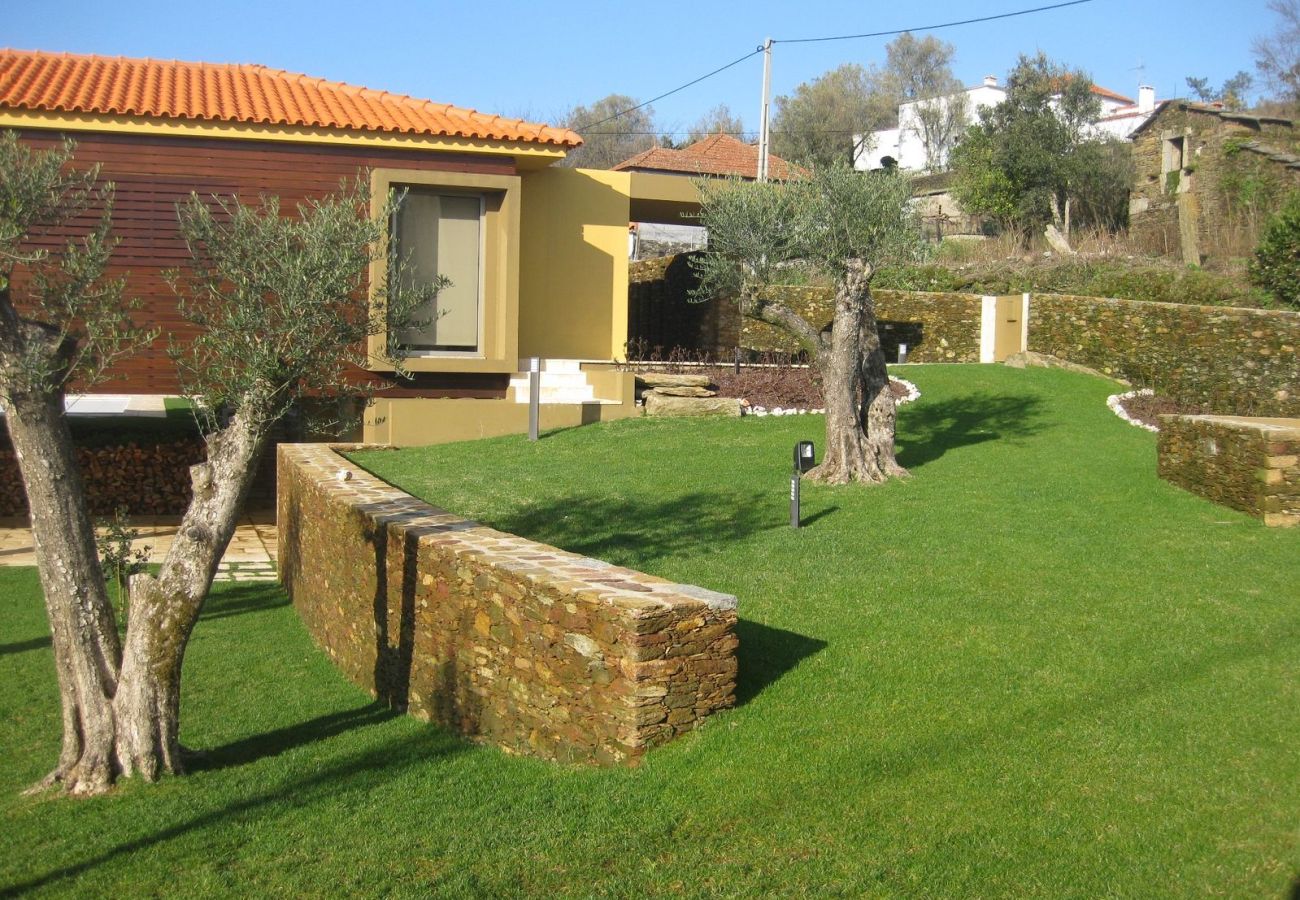 House in Caminha - Casa Campo da Eira by House and People