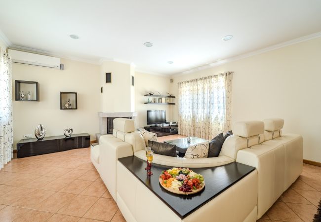 House in Carapeços - Casa Ar-Belo by House and People  House in Carapeços - Casa Ar-Belo by House and People