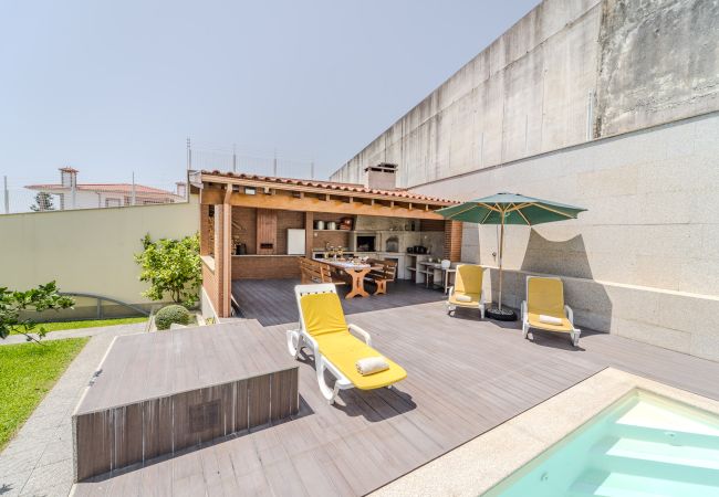 House in Carapeços - Casa Ar-Belo by House and People  House in Carapeços - Casa Ar-Belo by House and People