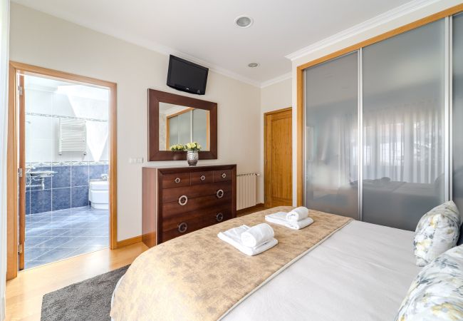 House in Carapeços - Casa Ar-Belo by House and People  House in Carapeços - Casa Ar-Belo by House and People