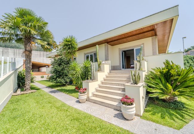 House in Carapeços - Casa Ar-Belo by House and People  House in Carapeços - Casa Ar-Belo by House and People