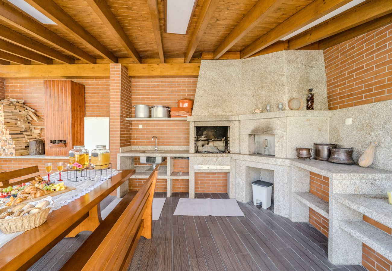 House in Carapeços - Casa Ar-Belo by House and People 