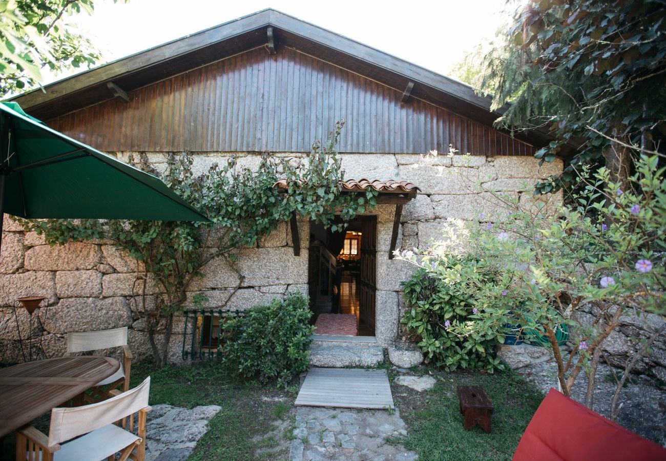 House in Valdosende - Quinta d' Azenha by House and People