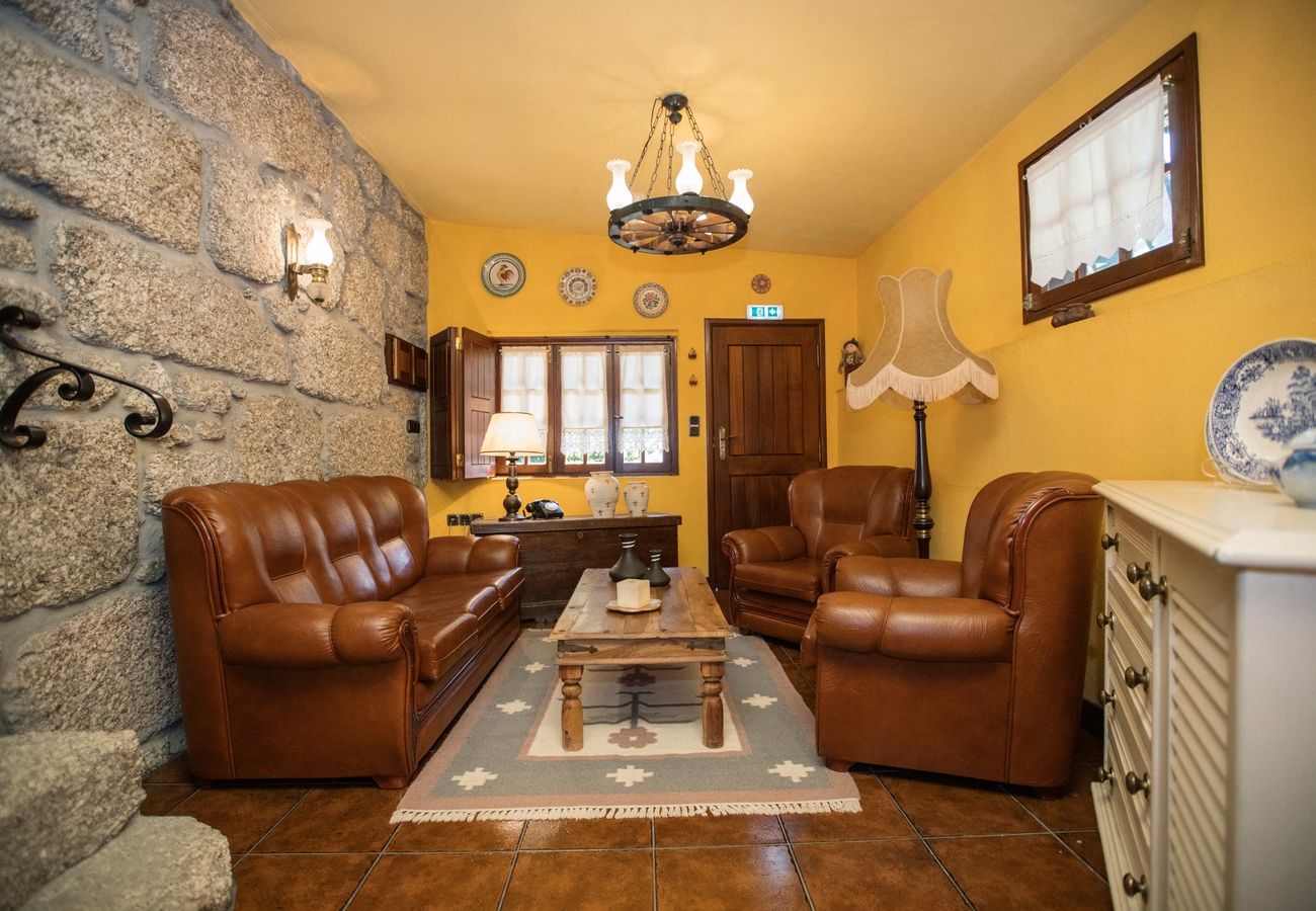 House in Valdosende - Quinta d' Azenha by House and People