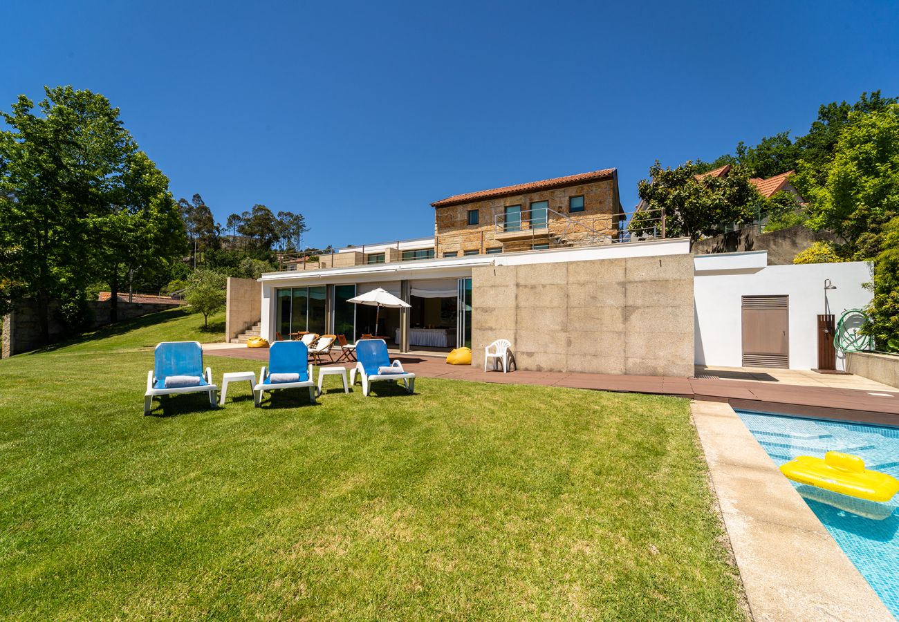 Casa en Fafe - Casa de Silvares Fafe - Moradia Premium com piscina by House and People