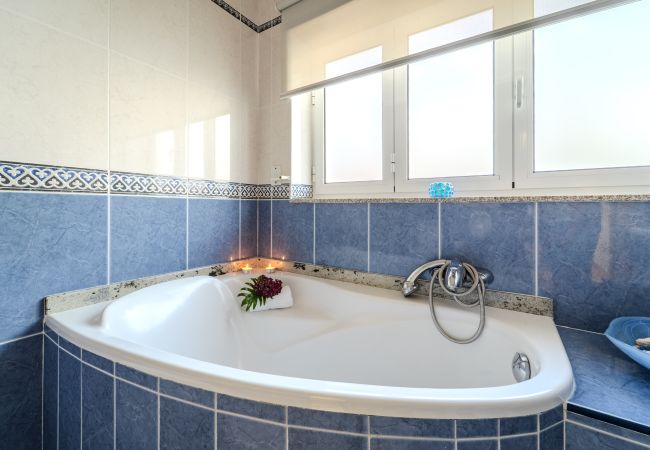 Casa en Carapeços - Casa Ar-Belo by House and People  Casa en Carapeços - Casa Ar-Belo by House and People