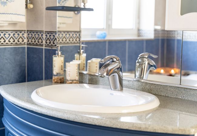 Casa en Carapeços - Casa Ar-Belo by House and People  Casa en Carapeços - Casa Ar-Belo by House and People