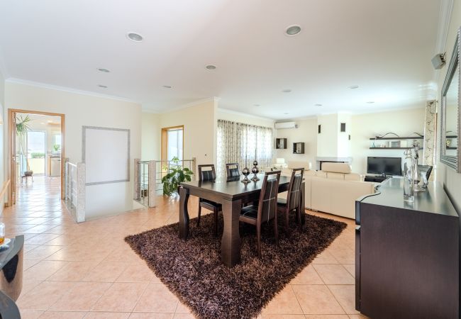 Casa en Carapeços - Casa Ar-Belo by House and People  Casa en Carapeços - Casa Ar-Belo by House and People