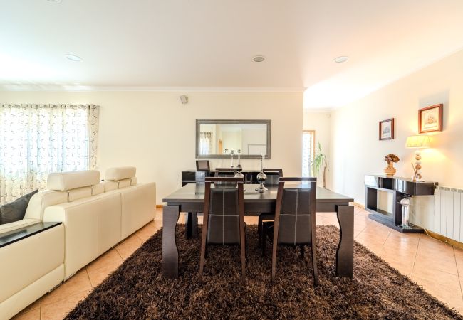 Casa en Carapeços - Casa Ar-Belo by House and People  Casa en Carapeços - Casa Ar-Belo by House and People