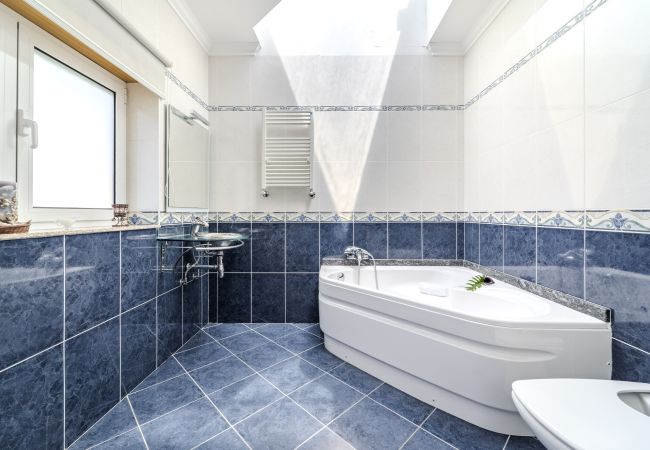 Casa en Carapeços - Casa Ar-Belo by House and People  Casa en Carapeços - Casa Ar-Belo by House and People