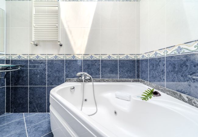 Casa en Carapeços - Casa Ar-Belo by House and People  Casa en Carapeços - Casa Ar-Belo by House and People