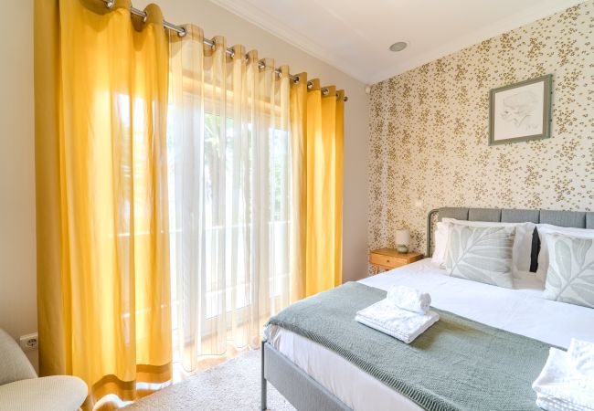 Casa en Carapeços - Casa Ar-Belo by House and People  Casa en Carapeços - Casa Ar-Belo by House and People