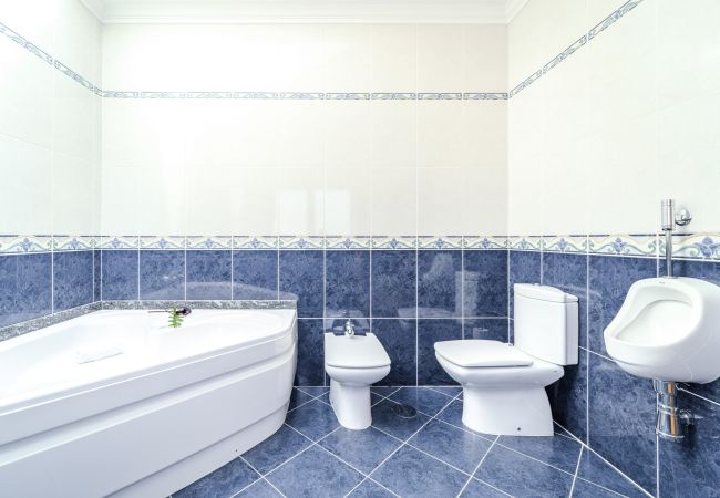 Casa en Carapeços - Casa Ar-Belo by House and People  Casa en Carapeços - Casa Ar-Belo by House and People