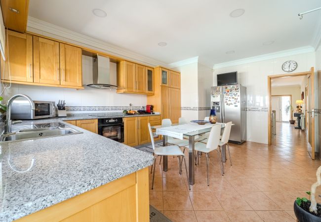 Casa en Carapeços - Casa Ar-Belo by House and People  Casa en Carapeços - Casa Ar-Belo by House and People