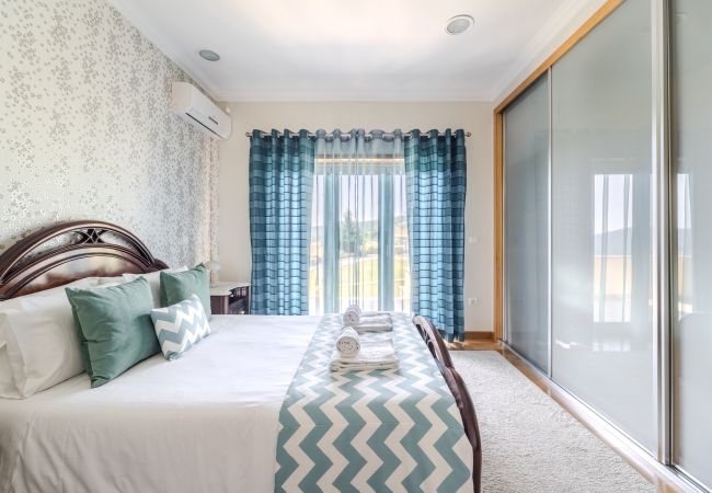 Casa en Carapeços - Casa Ar-Belo by House and People  Casa en Carapeços - Casa Ar-Belo by House and People