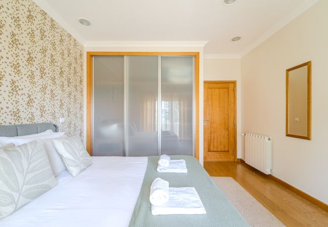 Casa en Carapeços - Casa Ar-Belo by House and People  Casa en Carapeços - Casa Ar-Belo by House and People