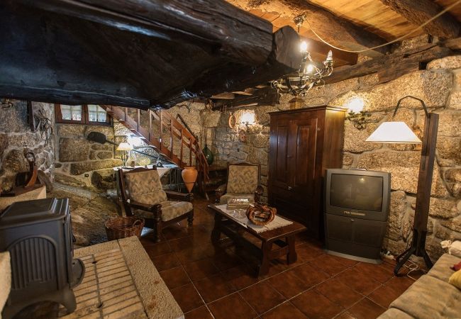 Casa en Valdosende - Quinta d' Azenha by House and People Casa en Valdosende - Quinta d' Azenha by House and People