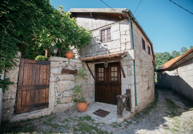 Casa en Valdosende - Quinta d' Azenha by House and People Casa en Valdosende - Quinta d' Azenha by House and People