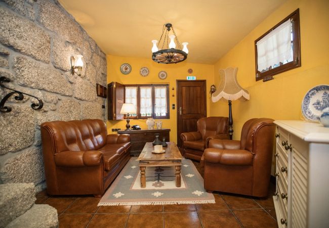 Casa en Valdosende - Quinta d' Azenha by House and People Casa en Valdosende - Quinta d' Azenha by House and People